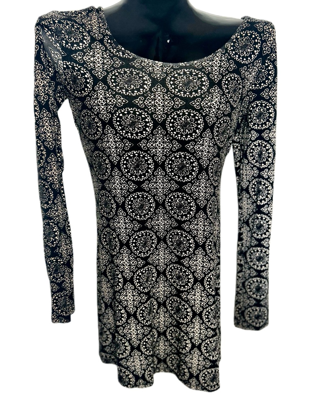 Forever 21 Black and White Printed Scoop Neck Tank